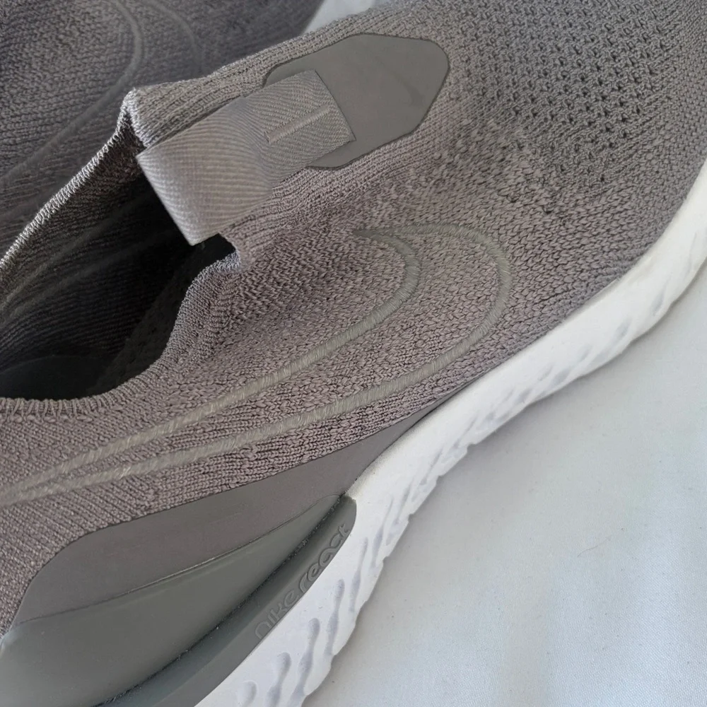 Nike Slip-On Athletic Shoes Gray - Picture 8 of 8